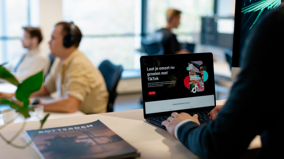 Online marketing specialist